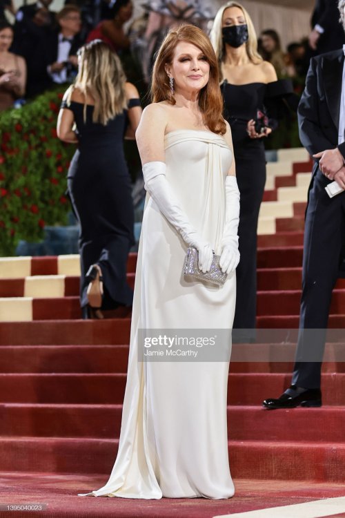 Julianne Moore at the 2022 Met Gala