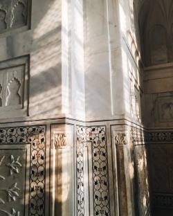 alwaysjudgingblog: Morning light ✨ (at Taj Mahal, India)