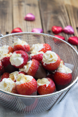 nom-food:  Chocolate dipped cheesecake stuffed strawberries