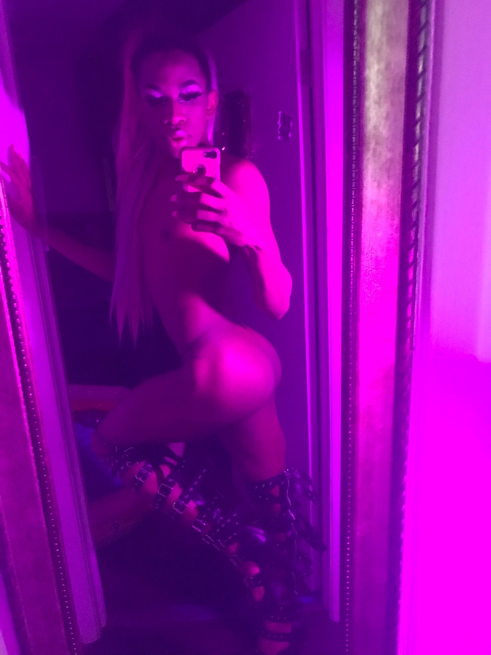 blackexpresso:  andydarrow:  Bow down bitch Bow down Smile little boy You a clown