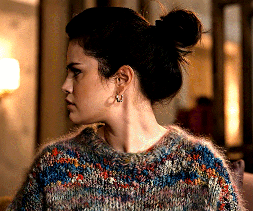 SELENA GOMEZ As MABEL MORAONLY MURDERS IN THE BUILDING | 1x02 Who Is Tim Kono?