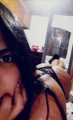 sex0etequila:  Olá ❤🤷🏽‍♀️Se delicie e reblogue 🔥👧🏽  Olha esse olhar 😍😍😍😍