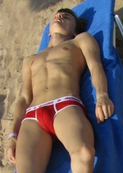 Hartoger:  Lonelyboyblue:  I Love How Easy It Is To Sunbathe In Your Underwear/Pants