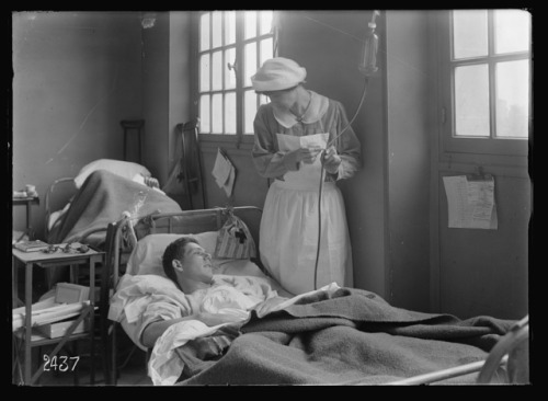  American soldier in the American Military Hospital No. 1, at Neuilly, which is supported by the Ame