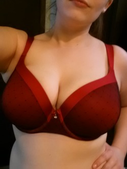 littlemissmelissa69:  HAPPY (really late) VALENTINE’S DAY EVERYONE! &lt;3Thank you to a lovely follower for donating so I could buy this super cute bra! :)  #bbw #glasses