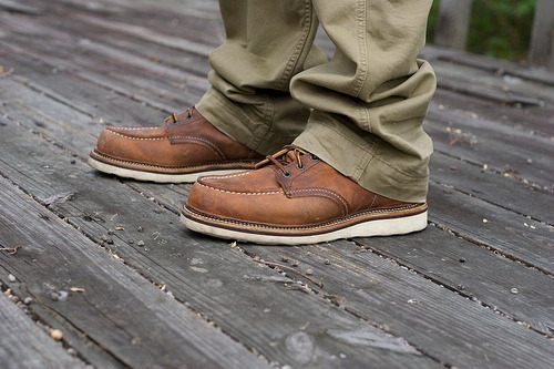 red-wing-shoes-taiwan:  Red Wing - Work Heritage, Legacy Moc #1907 in Copper “Rough & Tough” Leather. 型號1907自2005年時，隨著百週年紀念版推出以來，一直歷久不衰，受到眾多Americana愛好者的追捧。這當中，除了國外明星如David