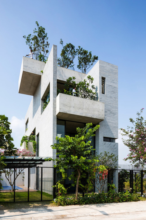 kazu721010:  Binh House / Vo Trong Nghia ArchitectsPhotos © Hiroyuki Oki, Quang Dam