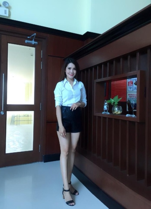 Nam quốc sơn hà nam đế cư.Người như em mà anh lại bỏ ư.