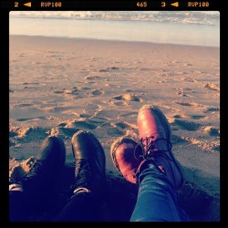 lauraacanfly:  At the beach with ellieee