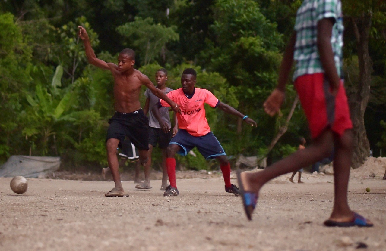 Miles de haitianos temen perder permiso para vivir en EEUU. El equipo del presidente de Estados Unidos, Donald Trump, debe anunciar para el 23 de mayo si mantiene el Estatus Protegido Temporal para unos 50.000 haitianos que viven y trabajan de forma...