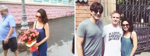 mkunisdaily: MILA KUNIS and Ashton Kutcher with fans, August 05, 2017. (x) (x) (x)