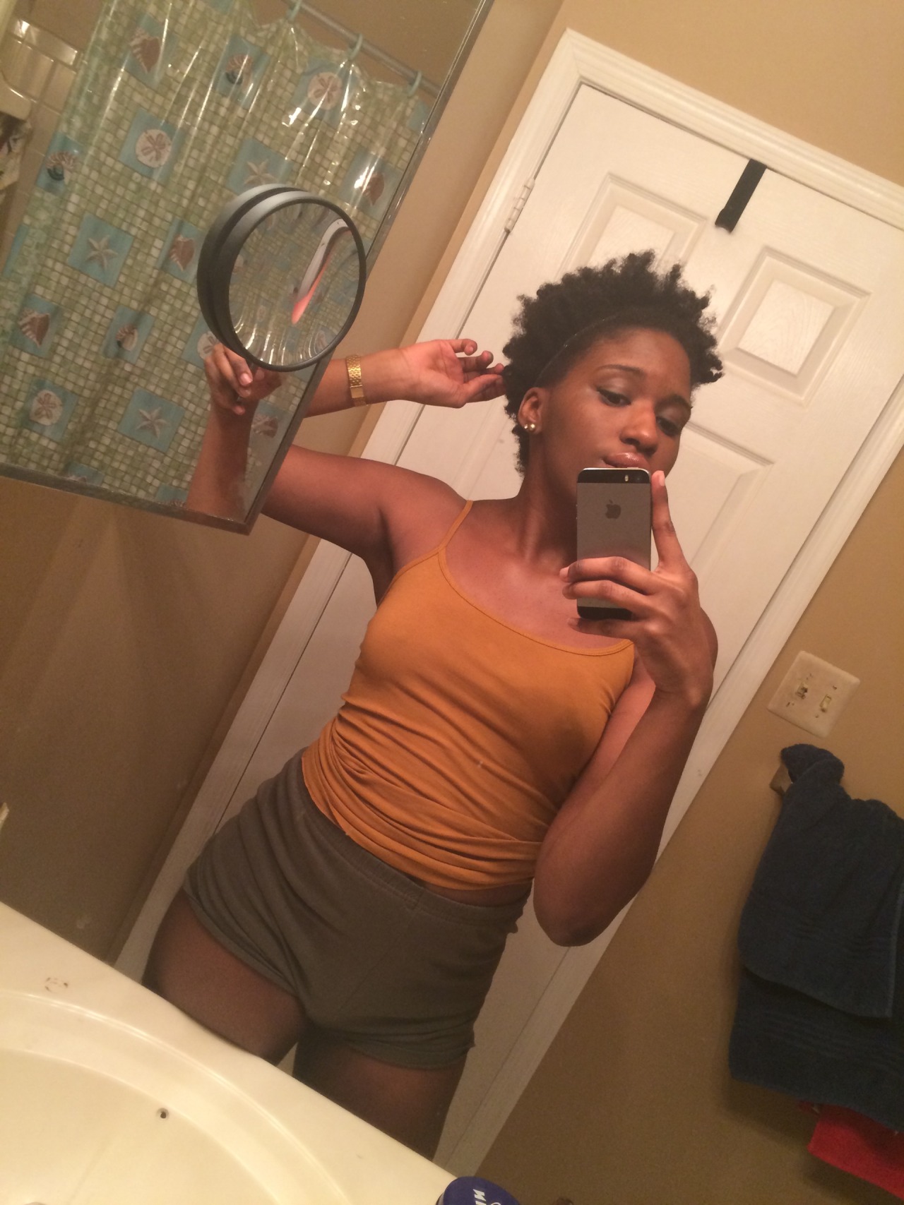 uhohnova:  I love my skin &amp; my hair.