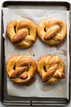 hoardingrecipes:  Soft Pretzels