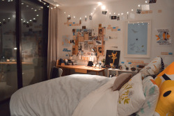 batcii:  now that i’ve resigned myself to living in my parents house while i finish my degree i’ve spent the last few months trying to make my room a little more like somewhere i actually want to live and work in &amp; i finally feel like i finished