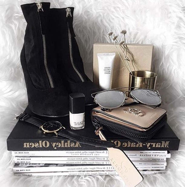vo-guecafe:  coastiah:  cottonisth:  stay pretty  q’d   