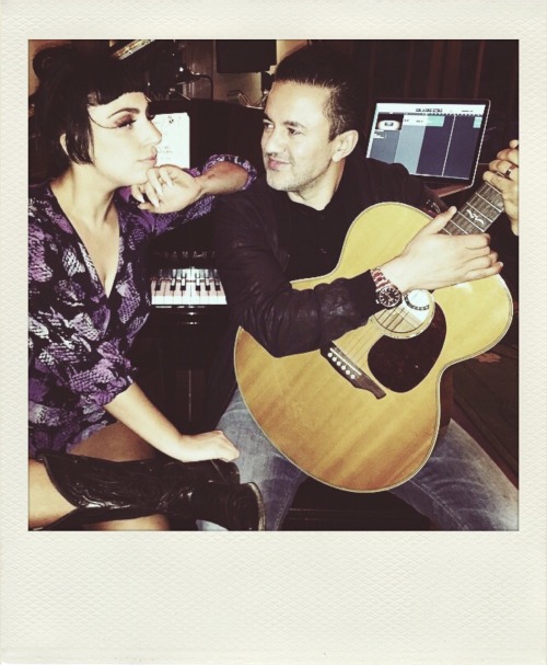 artinpopculture:Gaga with legends.