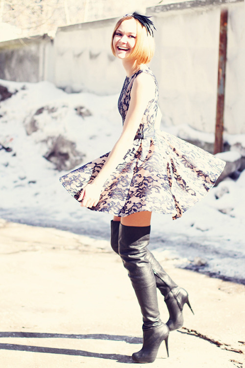 Fashion blogger Lidia Frolova from gvozdishe.com in an AX Paris lace dress and Topshop over-the-knee