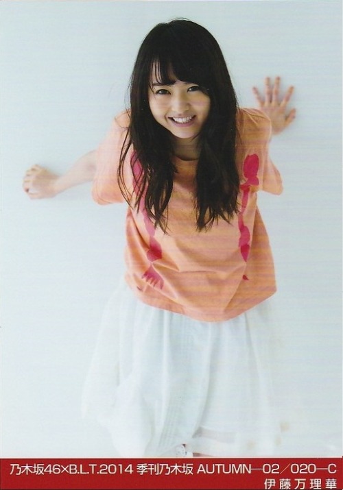 nogibaby:  乃木坂46  相楽伊織  伊藤万理華 Itou Marika, Sagara Iori - Nogizaka46 Quaterly PB photocards
