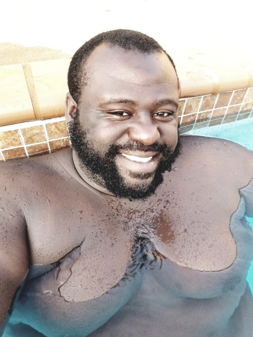 wherethabigdudes: jaybear86:Just a early morning dip in the pool!!!!‍♂️‍♂️‍♂️☀️☀️☀️ Beau
