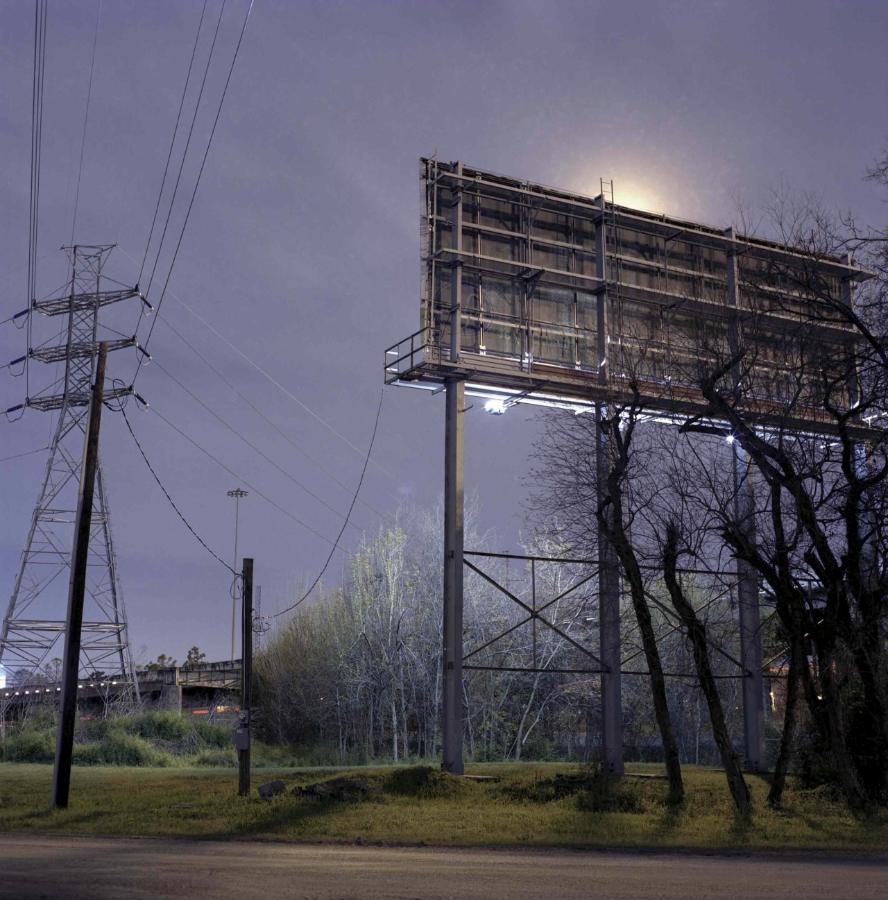 nevver:  Darkness on the edge of town, Teresa Munisteri
