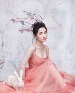 ohthentic:  wandering-songstress:  LIU YIFEI for HARPER’S BAZAAR China    Oh