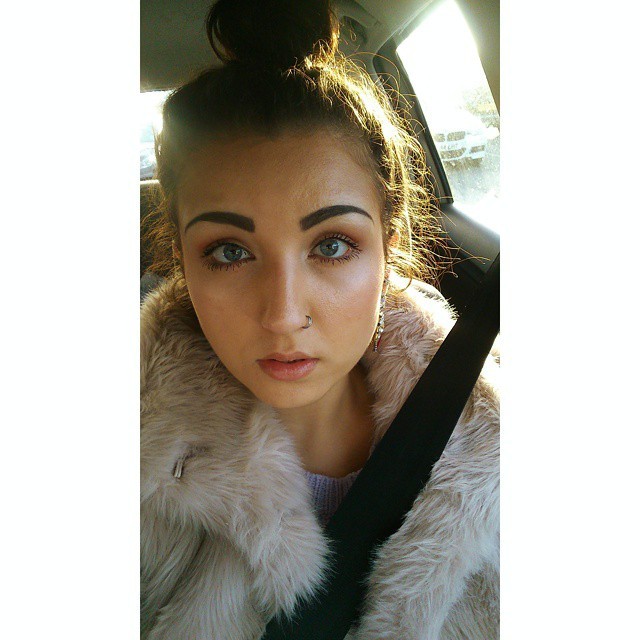 Stuck in the car! #help #me #self #Selfie #sunny #sunshine #face #makeup #eyes #eyebrows