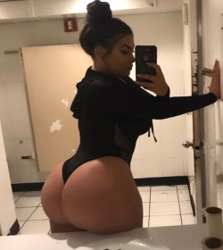 thicksexyasswomen:  exxxoticwomen:  Big booty