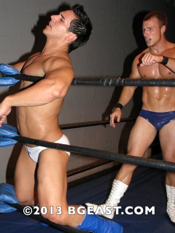 smallpenisobsession:

ringpainbedpain:

Rio’s chest smashed into the turnbuckle viciously.

Yeah, small dick fighters! 