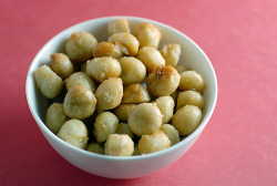in-my-mouth:  Candied Macadamia Nuts