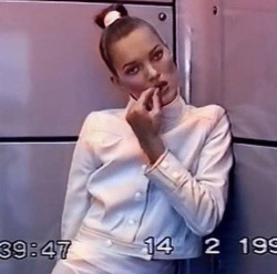 schu-schu:90s fashion model kate moss video