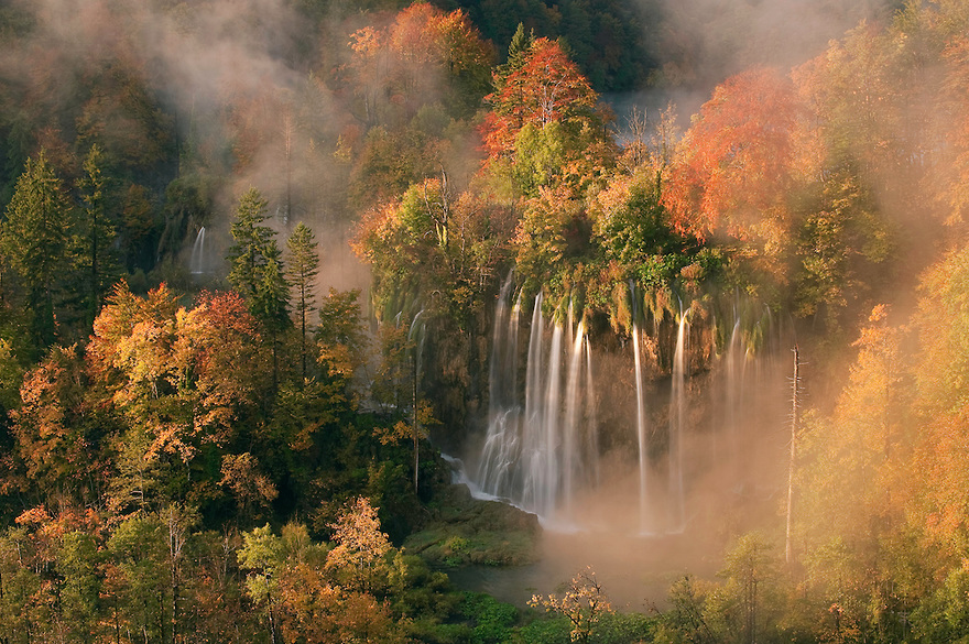 a-precis:  nubbsgalore:  the interconnected and cascading lakes and waterfalls of