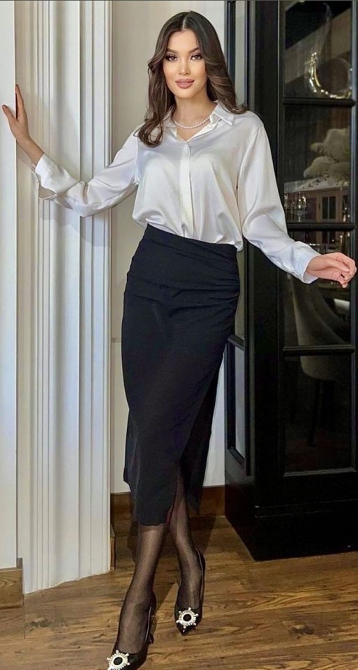 scoutone76: The white blouse and form fitting skirt is one of the greatest combos ever