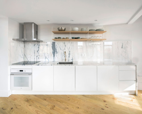 (via Kentaro Yamada Apartment / Bernardo Amaral Arquitectura E Urbanismo | ArchDaily)