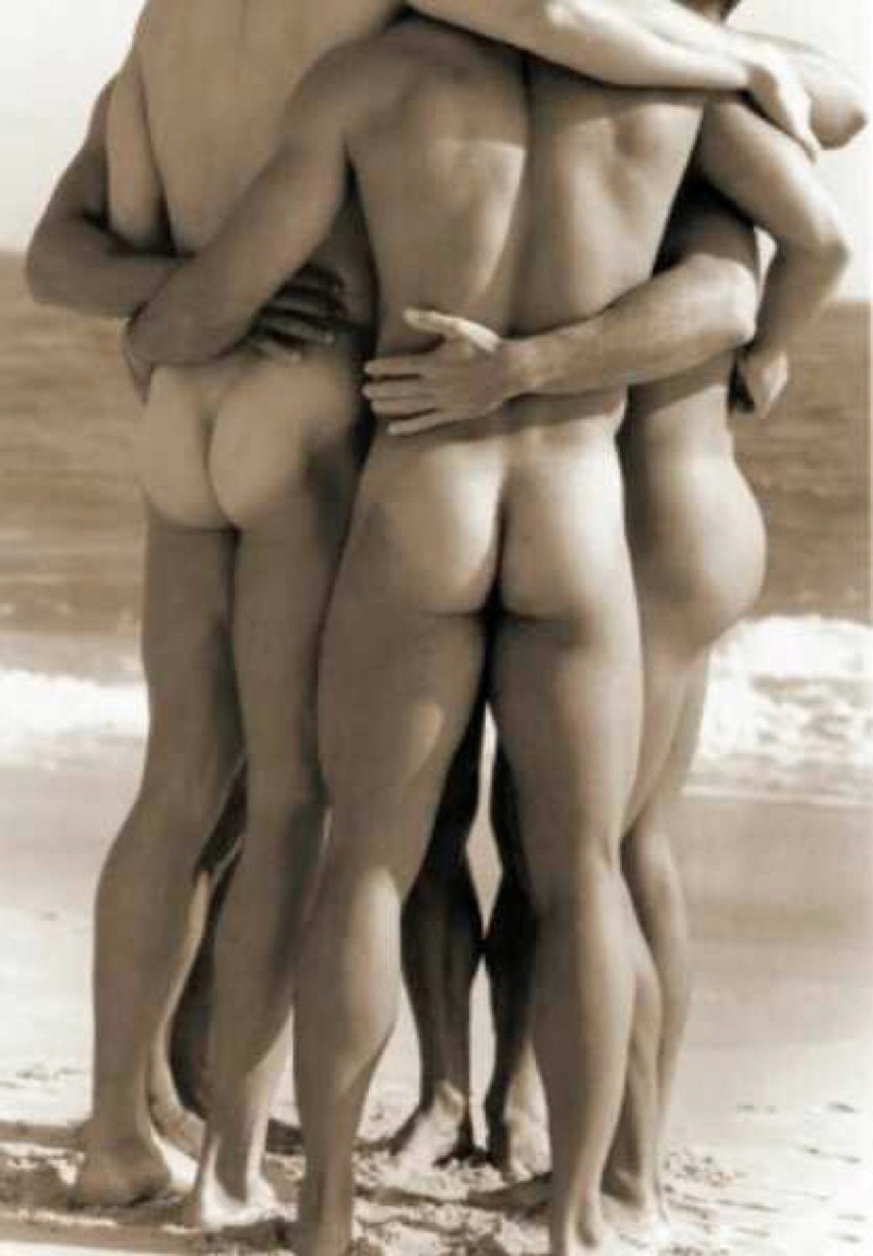 cariocasmen:  http://cariocasmen.tumblr.com/   ❤️❤️❤️