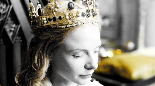 yelena-belxva: The White Queen (2013) | Episode 2: The Price of Power↳ Rebecca Ferguson as Lady Eliz