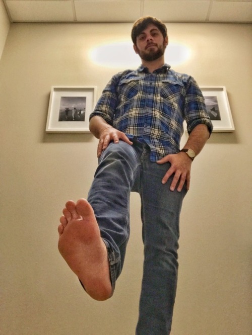 boycrazy1981:  Look at this perfect foot and my perfect new haircut losers. Your pathetic beta ass is sitting there wishing you could serve me and my feet 😏 @godmattx