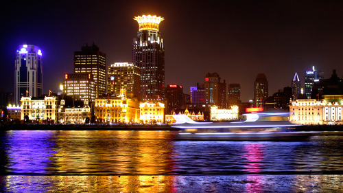 Shanghai, The Bund. View from Pǔdōngside