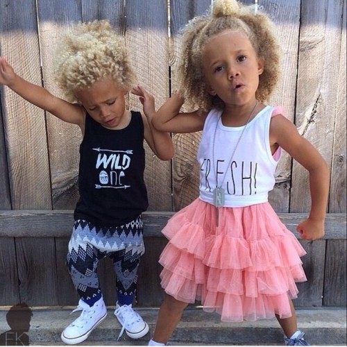 The cutest blonde Fros ever!! #2frochicks #blondfro #frobabies #blonde #kids #cute #ootd #curls #cur