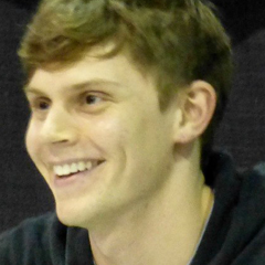 petericonsz:  Evan peters icons