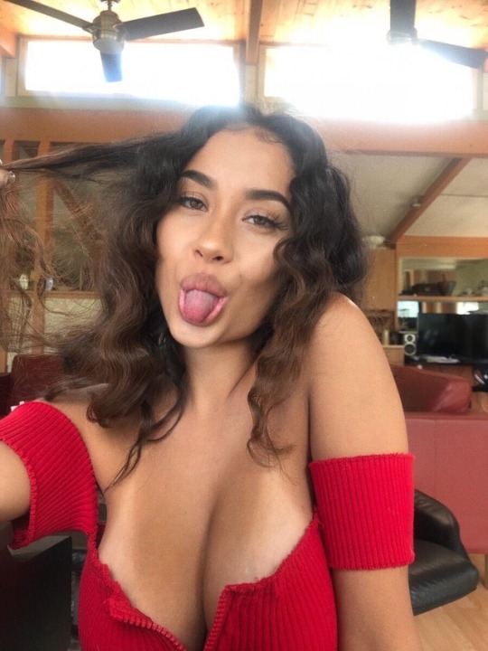 dabaddiesection1:  Fuck the nudes ass/pussy for a minute and look at Austine. Bae just beautiful idc idc 😍🌹🌺♥️