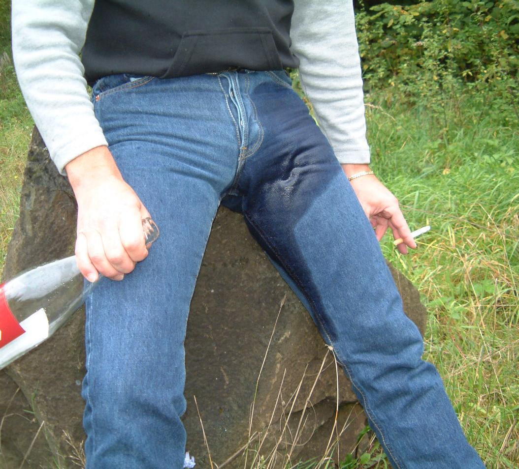 wetjeans6:  Me drunk and pissed in tight jeans in park. 