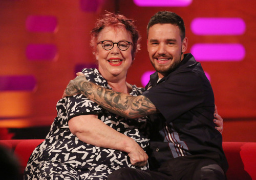 thedailypayne: pa: Host Graham Norton with Toni Collette, Ethan Hawke, Aidan Turner, Jo Brand and Li