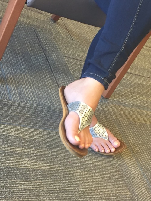 sexycandidfeet: Sexy submission