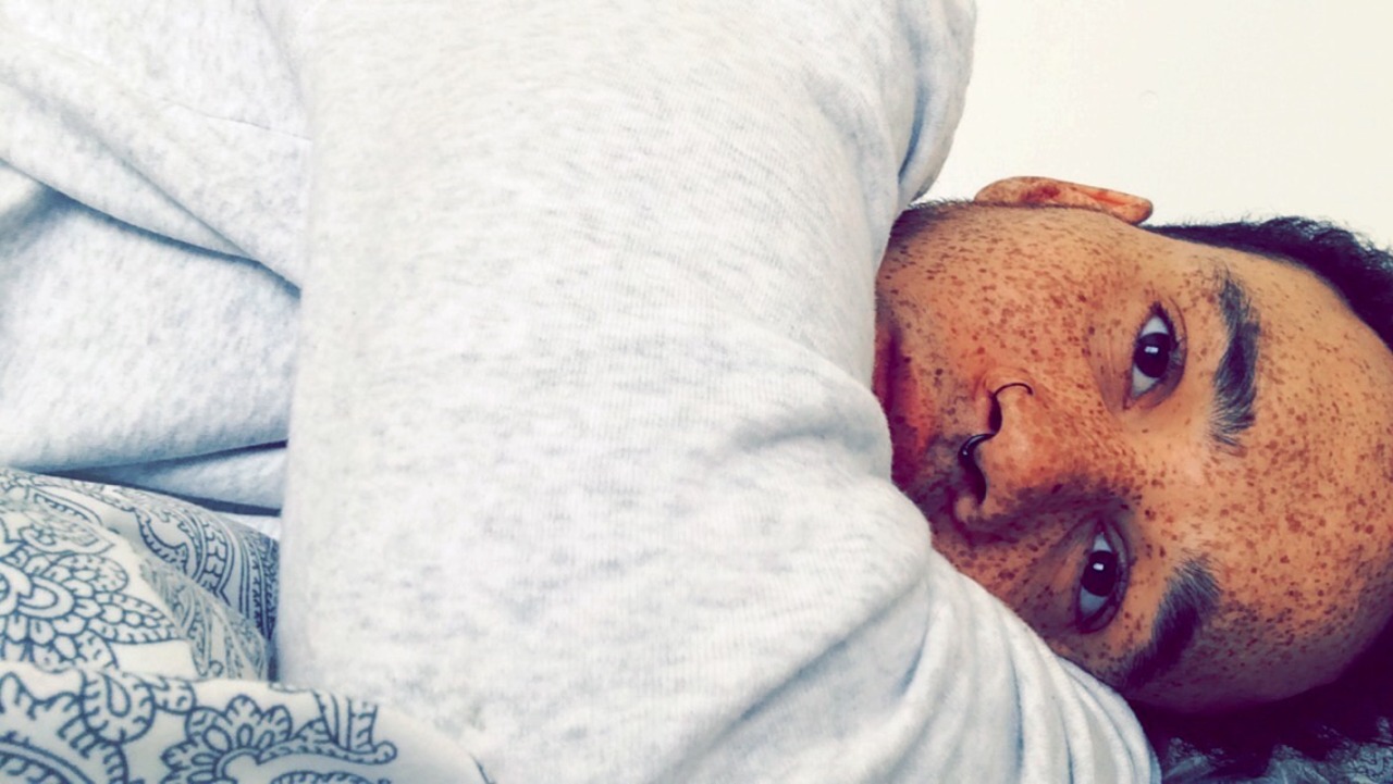 freckledlightskin:  🙇🏽
