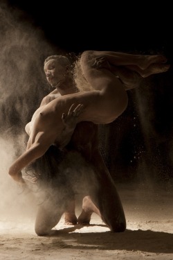 khxos:  (via Powerful Images Of Dancers Performing