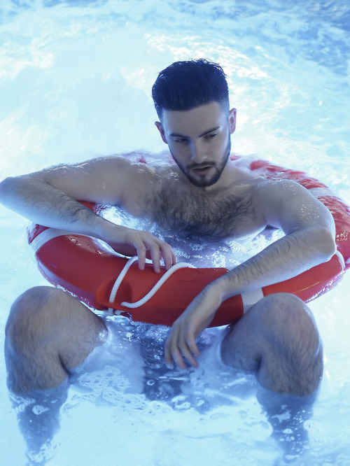 lloydvjorn:  https://www.instagram.com/lloyd.vjorn/