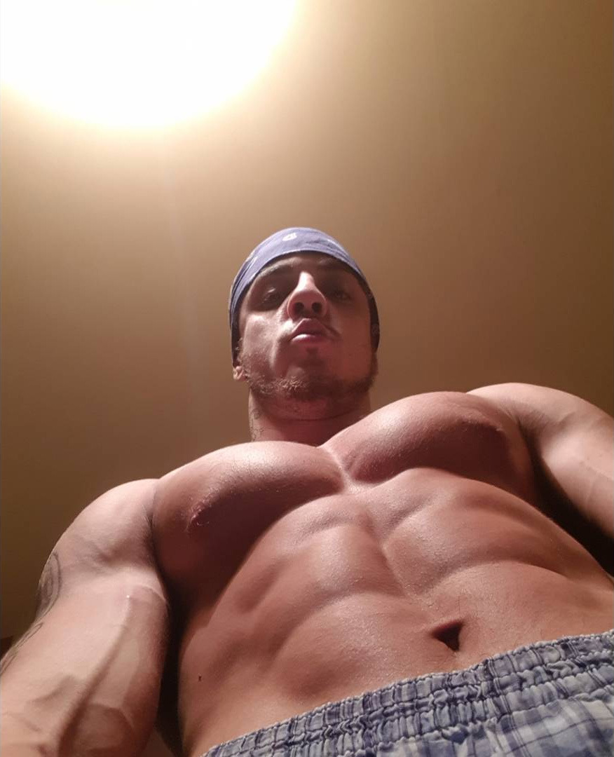 hoolitygan:  nicephysiques:  Essa Capone (@efitnessworld)  Follow for more