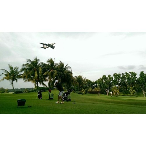 Played the beautiful Par 3 Executive course at SAFRA last night. #Singapre Airlines #A380 taking off just 200m away. #FOUR