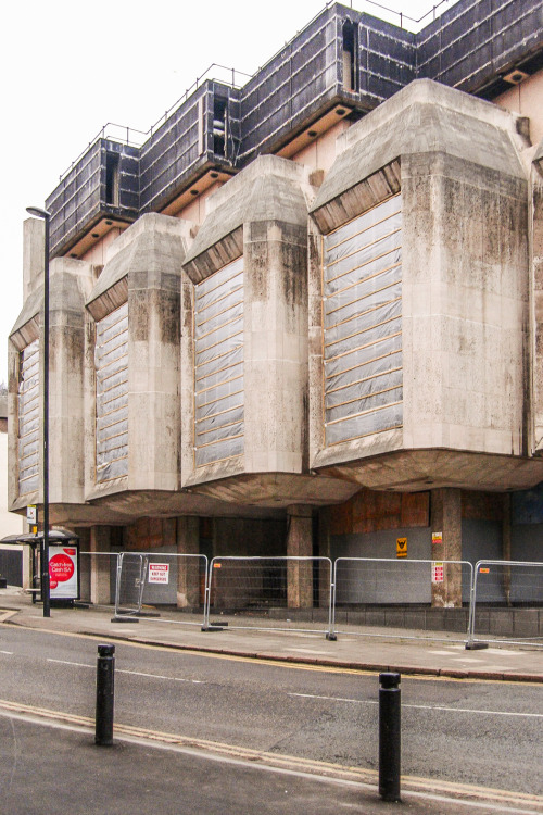 New in the database and sadly demolished in 2012: The Bank of England with its fantastic expressivly