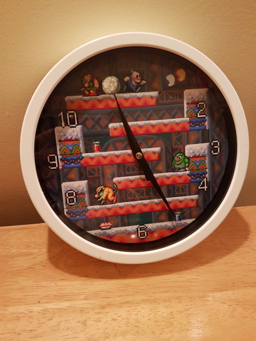 speakupimwearingatowel:Snow Bros clock!Why don’t I have a Snow Bros clock? What have I been doing wi